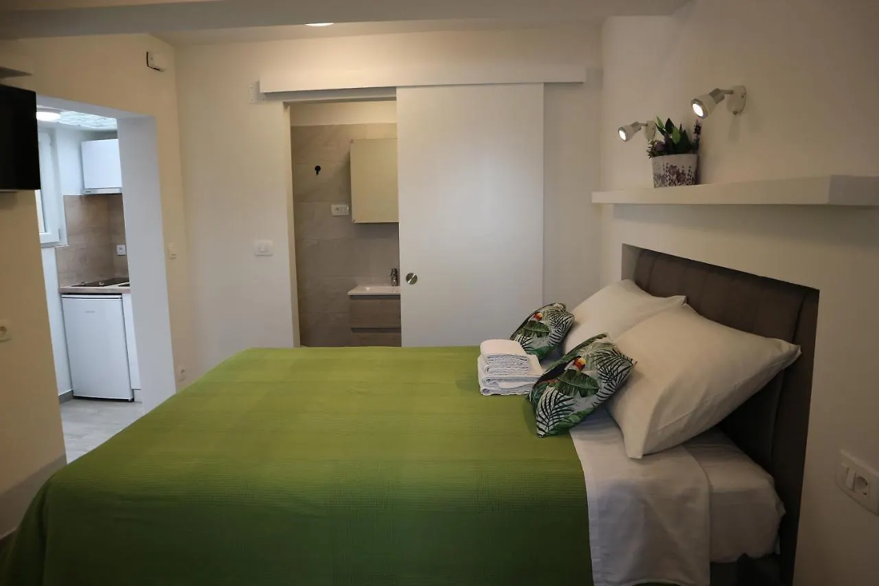 Apartments Komel Οπατία