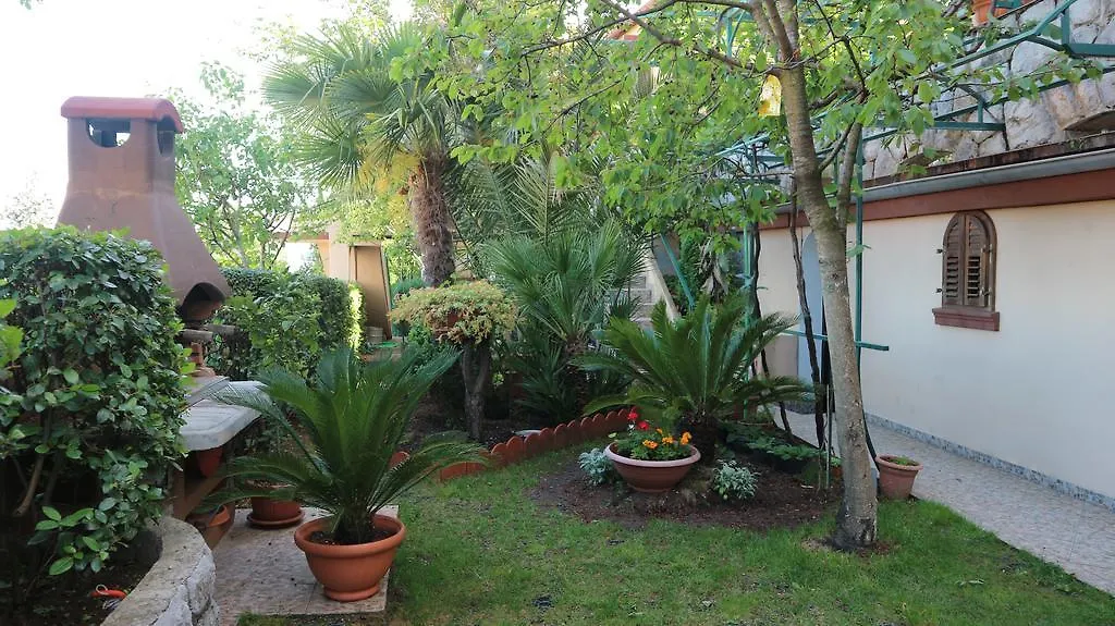 Apartments Komel Οπατία