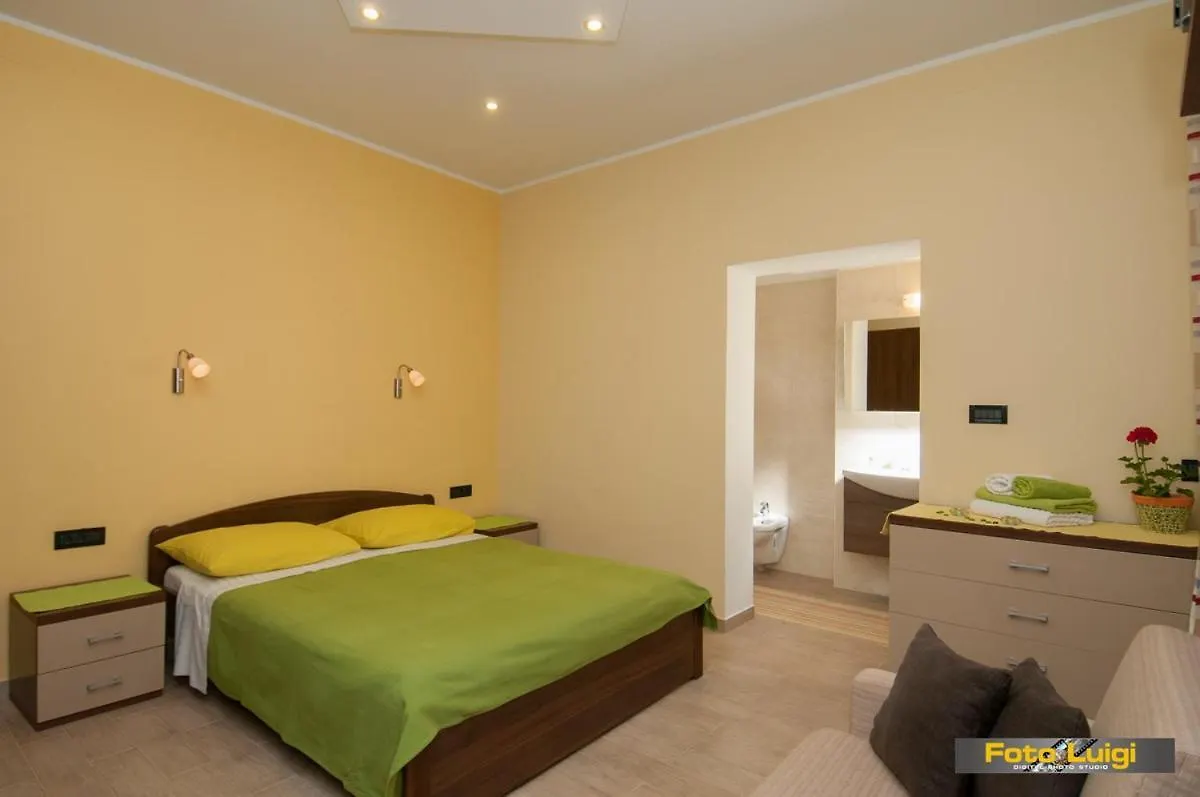 Apartments Komel Οπατία
